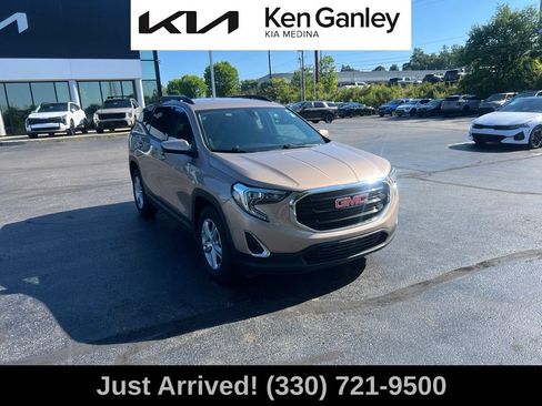 Used 2018 GMC Terrain SLE w/ Driver Convenience Package FWD image 3