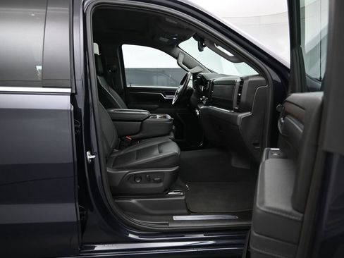 Used 2025 GMC Sierra 1500 SLT AWD/4WD image 28