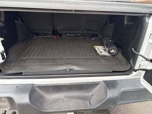 Used 2018 Jeep Wrangler Unlimited Sport image 13