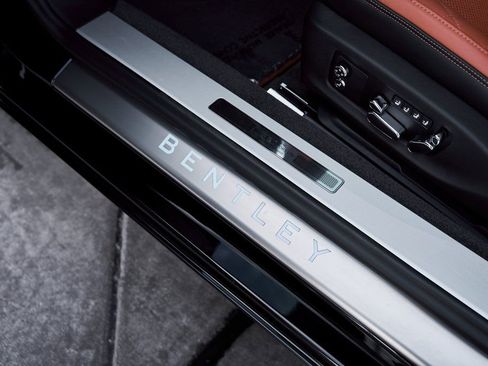 Used 2020 Bentley Continental GT image 32