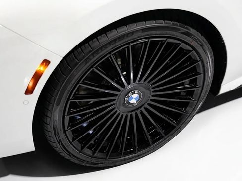 Used 2023 BMW 760i xDrive AWD/4WD image 5