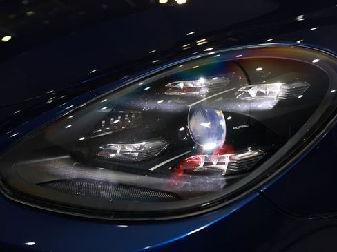 Used 2021 Porsche Panamera GTS w/ Premium Package image 39