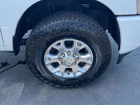 Used 2024 RAM 2500 Laramie AWD/4WD image 36