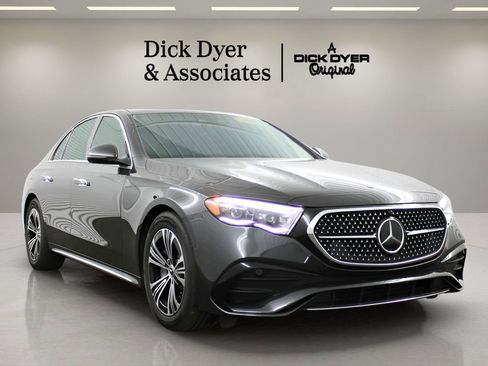 Used 2025 Mercedes-Benz E 450 4MATIC Sedan image 1