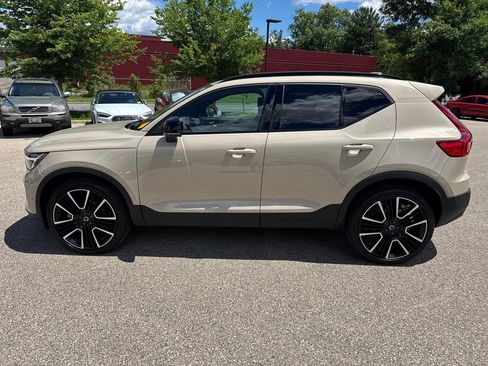 Certified 2025 Volvo XC40 B5 Ultra w/ Climate Package AWD/4WD image 2