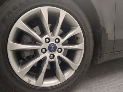 Used 2017 Ford Fusion SE w/ Fusion SE Technology Package image 31