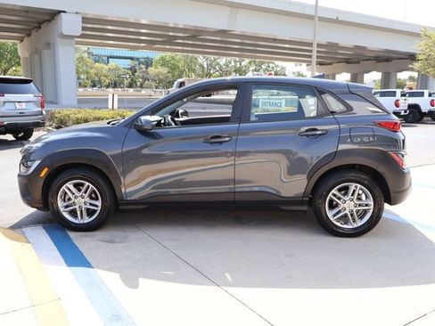 Used 2022 Hyundai Kona SE image 4