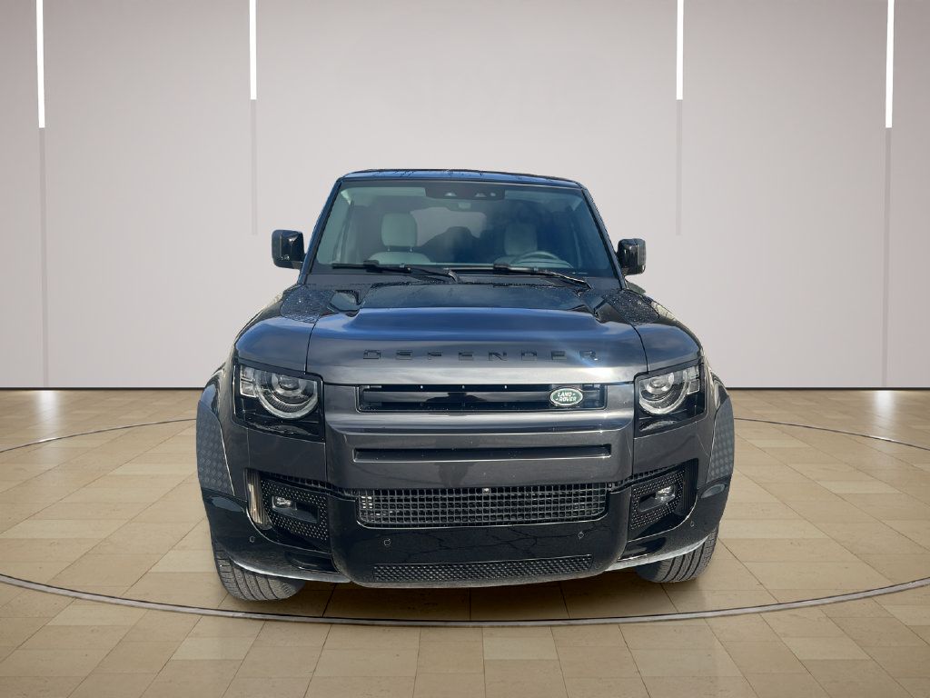 Used 2025 Land Rover Defender 110 X-Dynamic SE AWD/4WD image 10