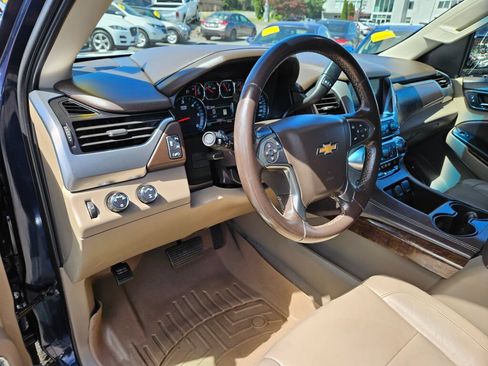 Used 2019 Chevrolet Suburban LT AWD/4WD image 17