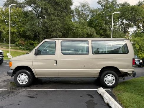 Used 2007 Ford E-350 and Econoline 350 XLT RWD image 4
