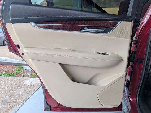 Used 2017 Cadillac XT5 Luxury w/ Driver Awareness Package image 18