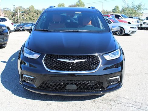 New 2026 Chrysler Pacifica Pinnacle image 2