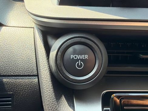 Used 2025 Toyota Prius LE FWD image 29