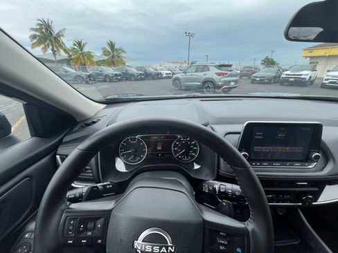 Used 2025 Nissan Rogue SV image 36