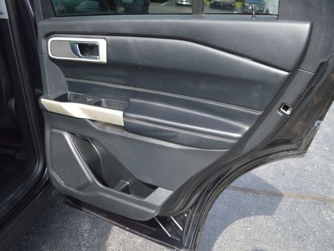 Used 2020 Ford Explorer XLT w/ Equipment Group 202A AWD/4WD image 23