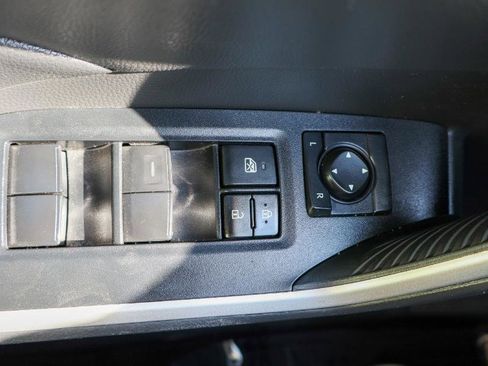 Used 2021 Toyota RAV4 LE image 21