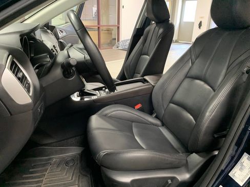 Used 2018 MAZDA MAZDA3 Touring FWD image 11