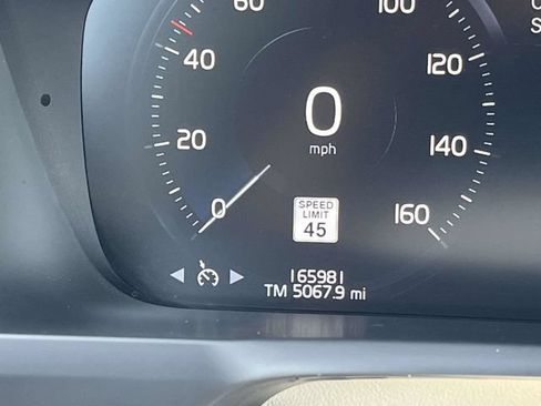 Used 2016 Volvo XC90 T6 Momentum w/ Momentum Plus Package AWD/4WD image 36