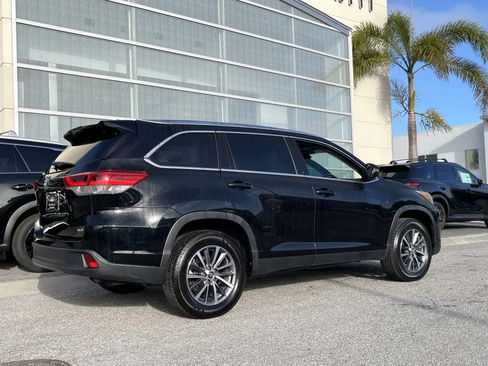 Used 2019 Toyota Highlander XLE image 9