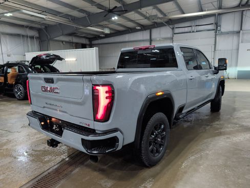 Used 2025 GMC Sierra 2500 AT4 w/ AT4 Premium Plus Package AWD/4WD image 3