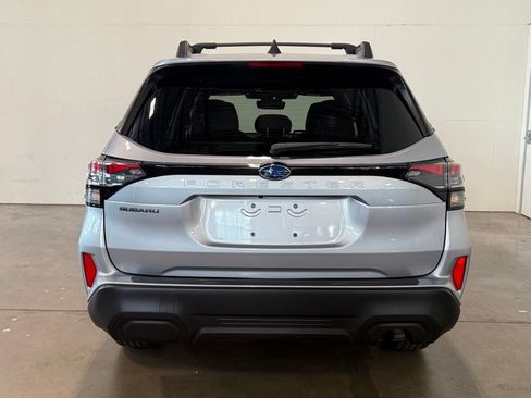 Used 2025 Subaru Forester Premium AWD/4WD image 5