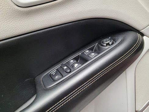 Used 2018 Jeep Compass Latitude w/ Popular Equipment Group FWD image 27