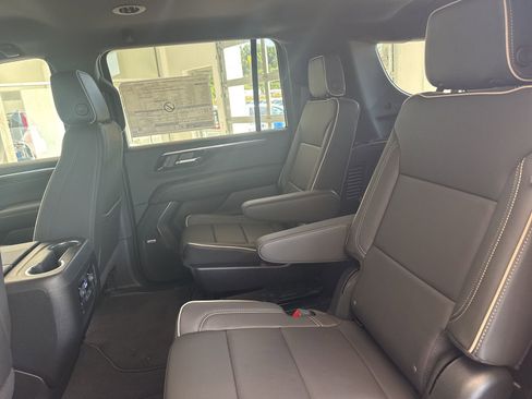 New 2025 Chevrolet Suburban Premier image 17
