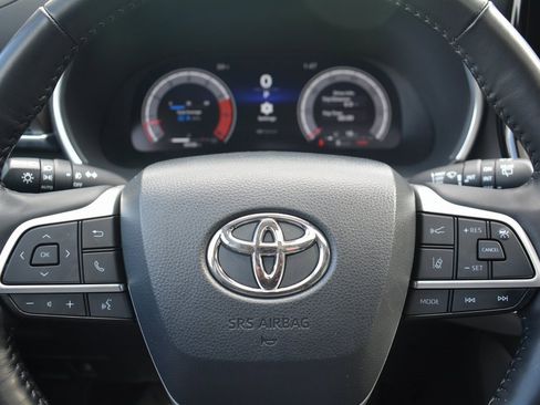 Used 2023 Toyota Highlander Limited image 13