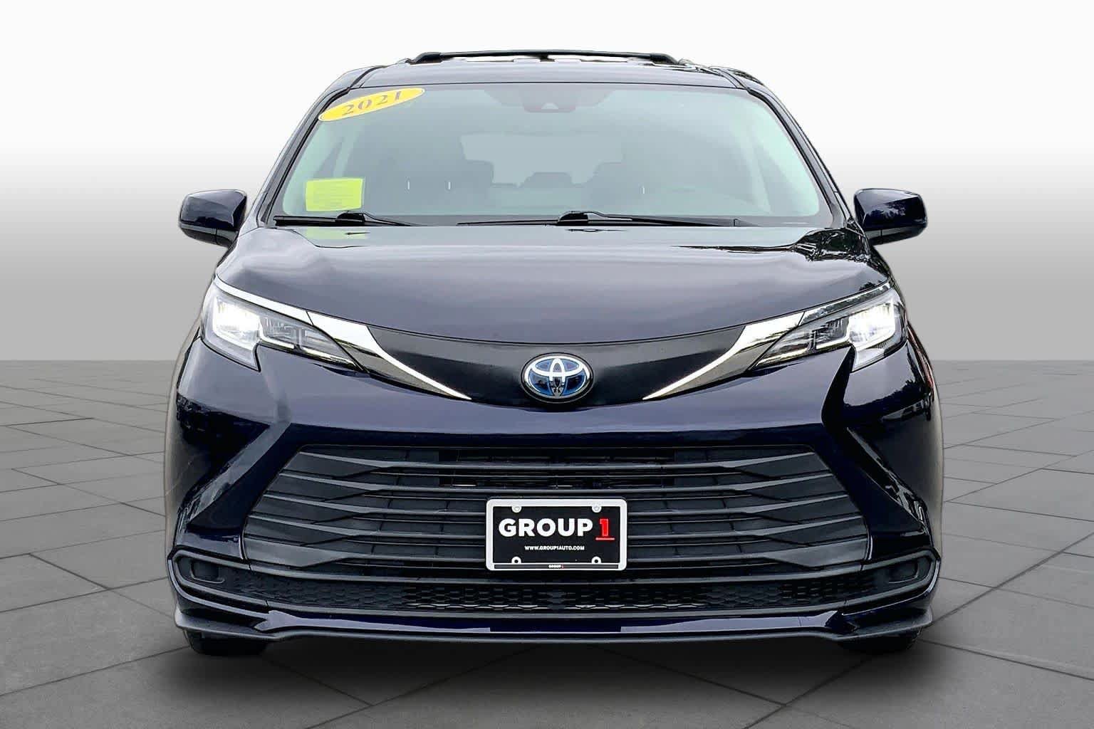Used 2021 Toyota Sienna LE FWD image 4
