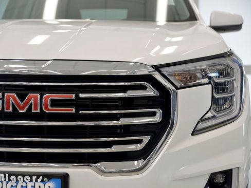 Used 2023 GMC Terrain SLT AWD/4WD image 11
