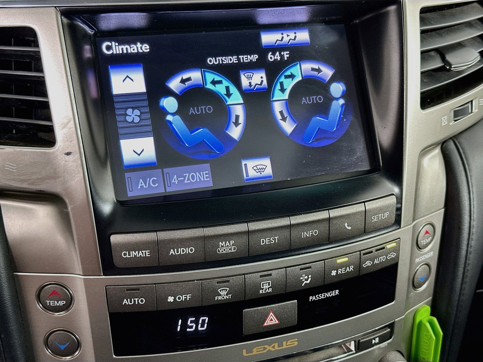 Used 2013 Lexus LX 570 4WD w/ Luxury Pkg image 16