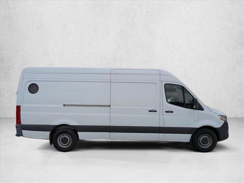 Used 2021 Mercedes-Benz Sprinter 2500 image 4