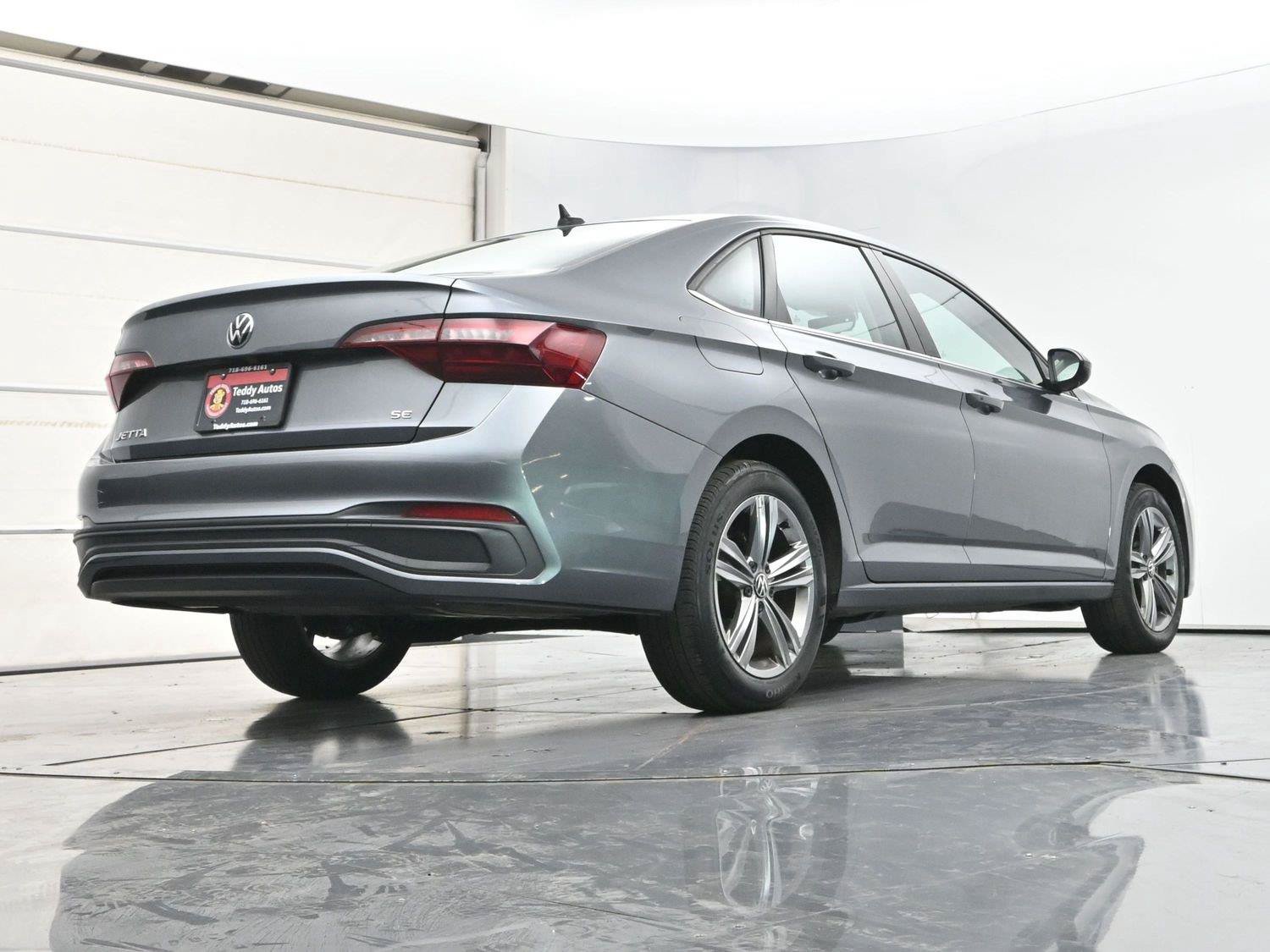 Certified 2023 Volkswagen Jetta SE FWD image 28