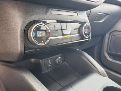 Used 2021 Ford Escape SE w/ SE Sport Appearance Package FWD image 22