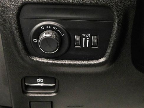 Used 2023 Jeep Grand Cherokee Laredo X image 18