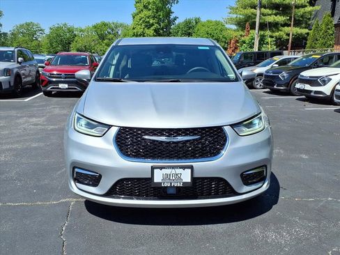 Used 2023 Chrysler Pacifica Touring-L FWD image 36