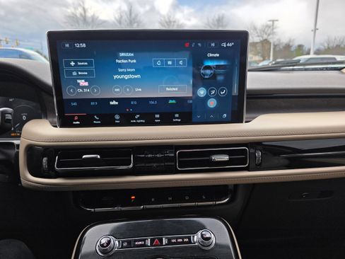 Used 2023 Lincoln Nautilus Reserve image 12