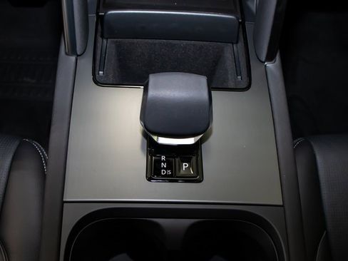 Certified 2025 Land Rover Discovery Sport Dynamic SE image 19