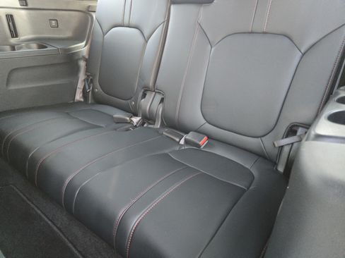 Used 2025 Honda Pilot Black Edition image 28