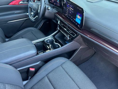 Used 2024 Chevrolet Traverse Z71 w/ Enhanced Driving Package AWD/4WD image 20