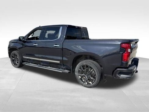 Used 2023 Chevrolet Silverado 1500 High Country w/ High Country Premium Package AWD/4WD image 3
