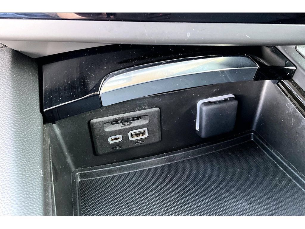 Used 2023 Buick Envision Essence w/ Technology Package I AWD/4WD image 15