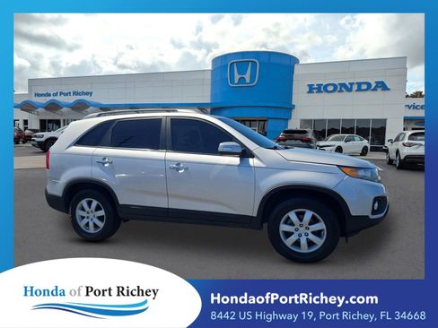 Used 2011 Kia Sorento 2WD w/ Convenience Pkg image 1