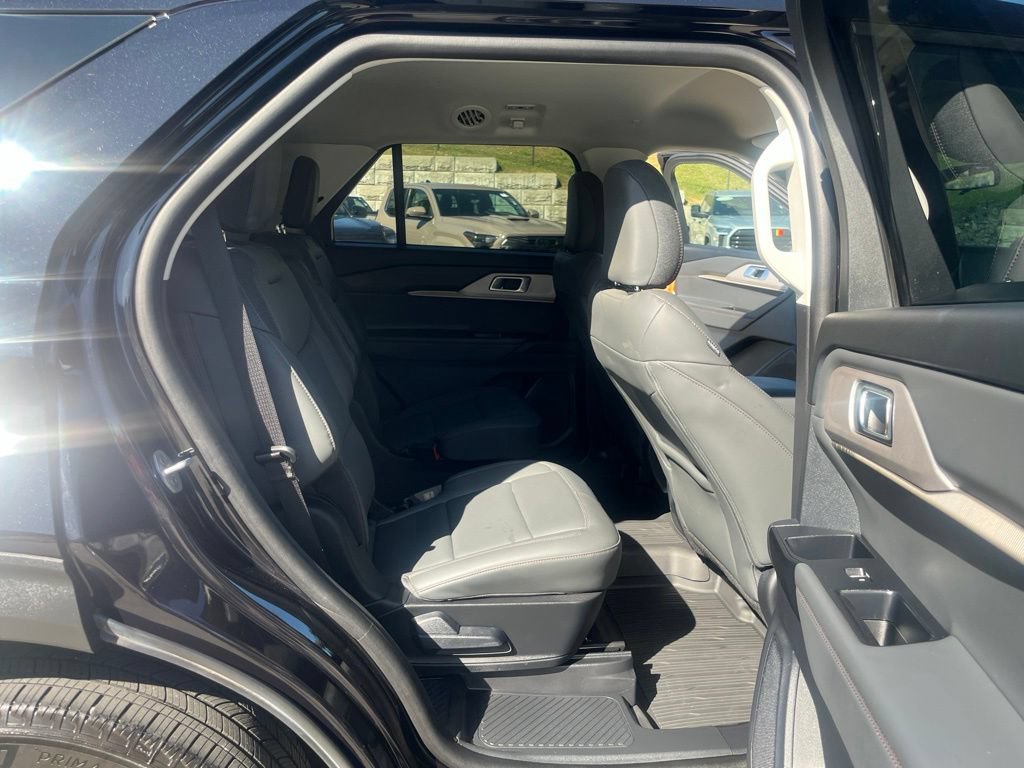 Used 2025 Ford Explorer Active w/ Active Comfort Package AWD/4WD image 18