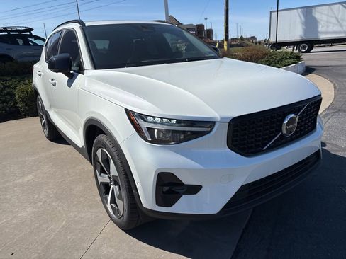 New 2026 Volvo XC40 B5 Plus w/ Protection Package Premier AWD/4WD image 4