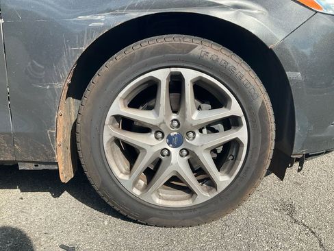 Used 2016 Ford Fusion SE FWD image 10