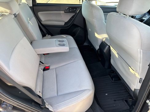 Used 2017 Subaru Forester 2.5i Premium image 11