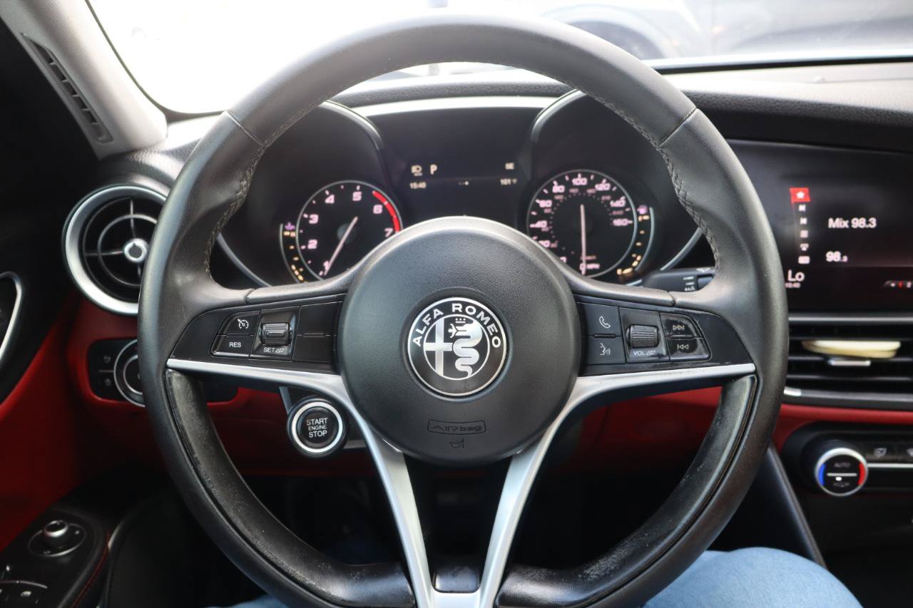 Used 2018 Alfa Romeo Giulia RWD image 21