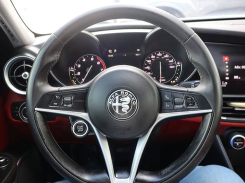 Used 2018 Alfa Romeo Giulia RWD image 21