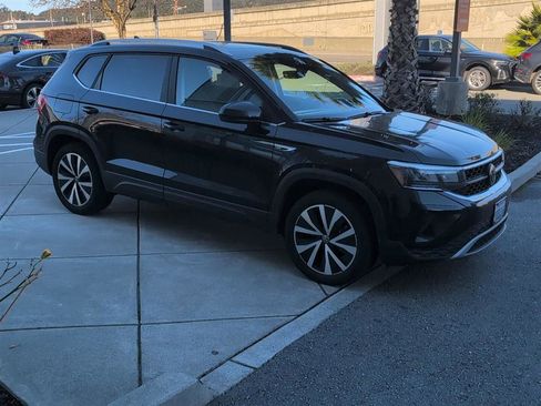 Used 2022 Volkswagen Taos SE image 3